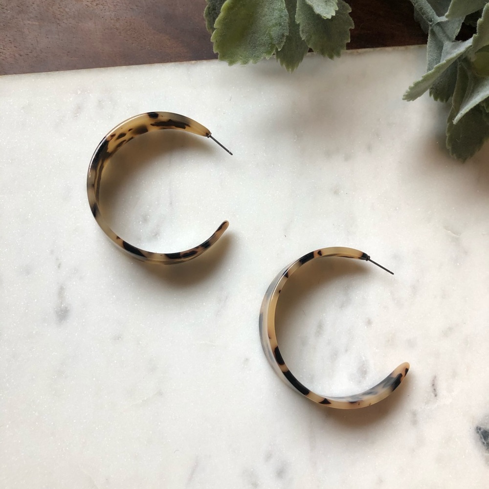 The Mia - Blonde Tortoise Shell Chunky Hoop - Picture 3 of 6